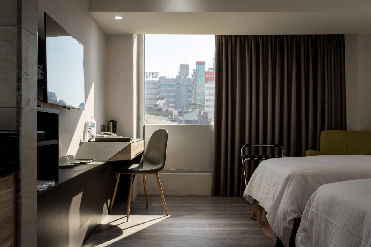 D D Hotel Tainan Esterno foto