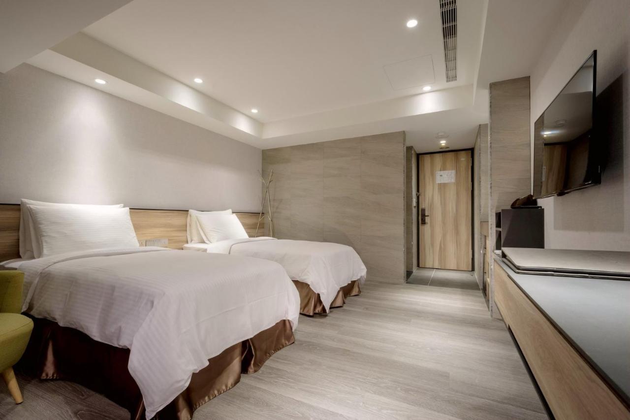 D D Hotel Tainan Esterno foto
